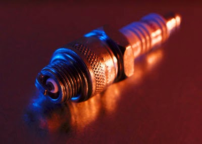 auto-mechanic-spark-plug